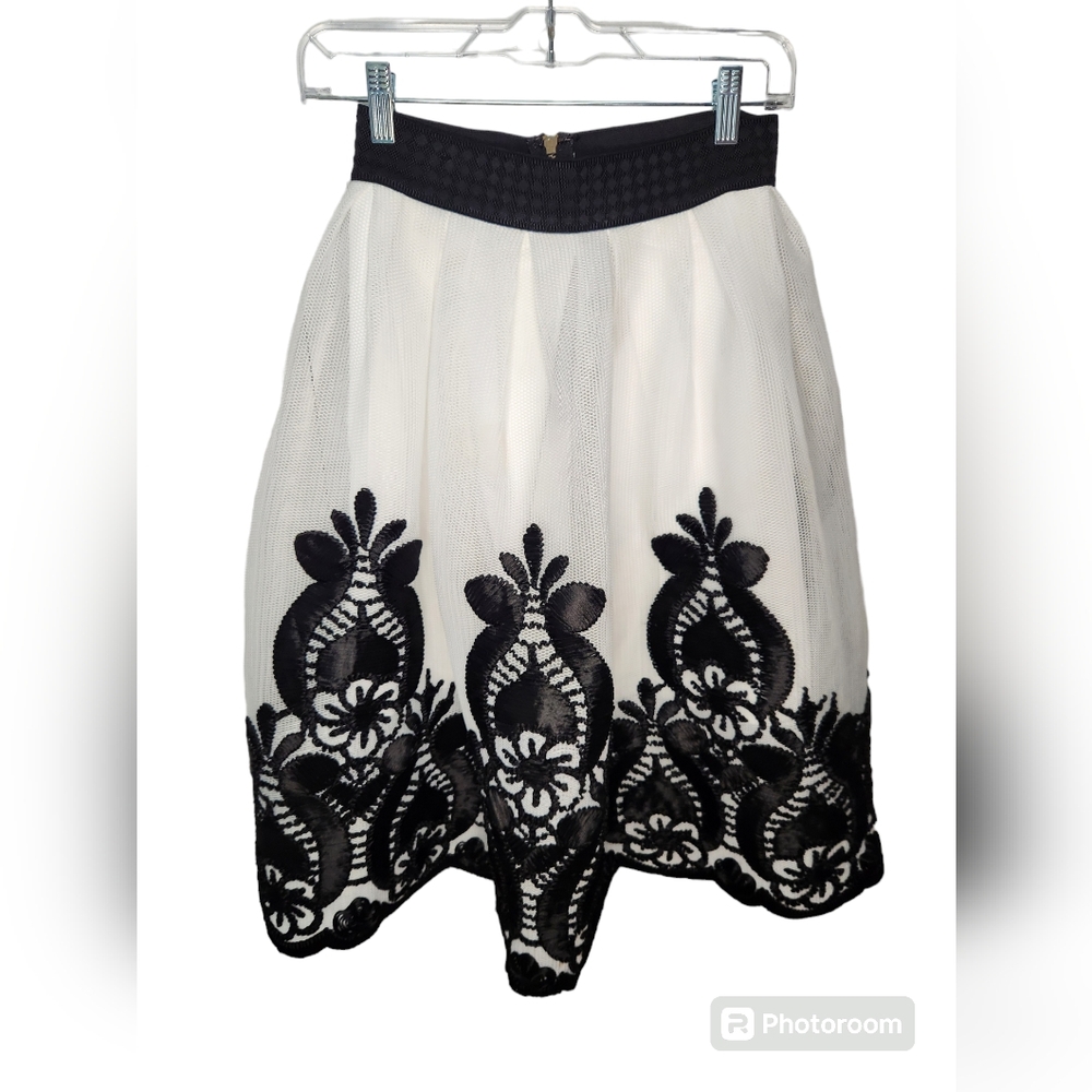 Depri White Black Floral Flare Skirt Size S